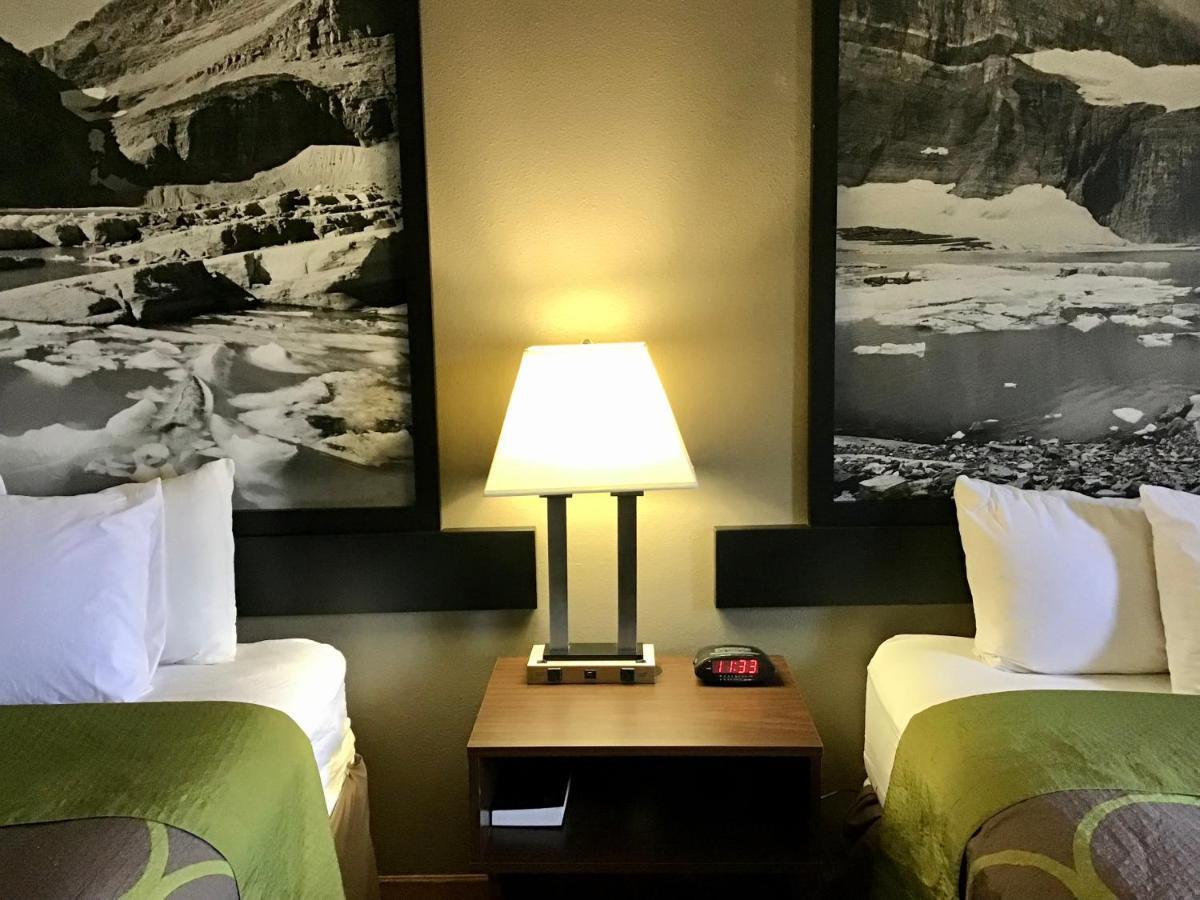 Super 8 By Wyndham Helena Motel Bagian luar foto