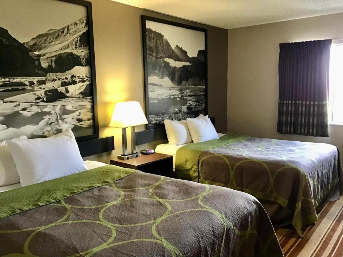 Super 8 By Wyndham Helena Motel Bagian luar foto