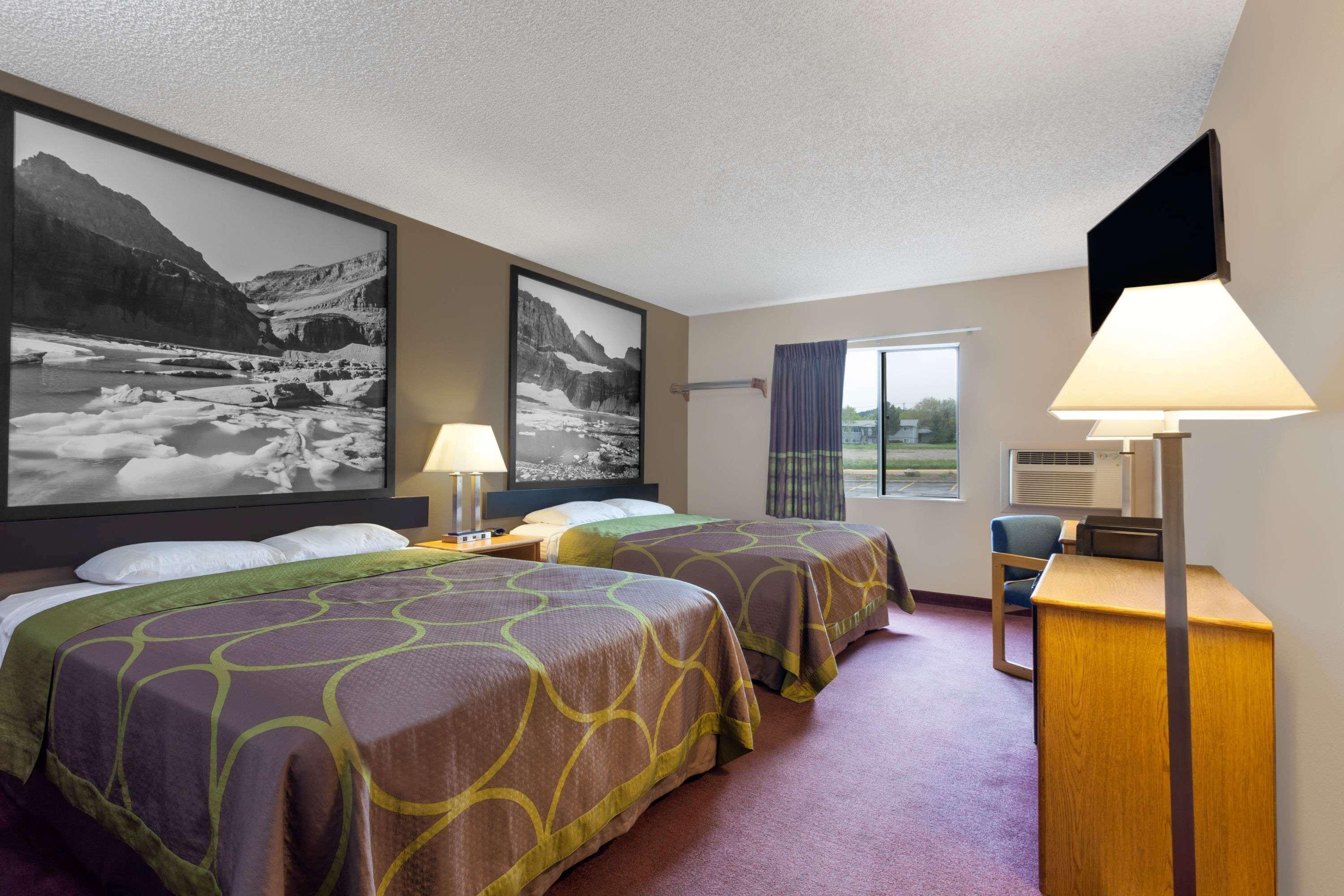 Super 8 By Wyndham Helena Motel Bagian luar foto