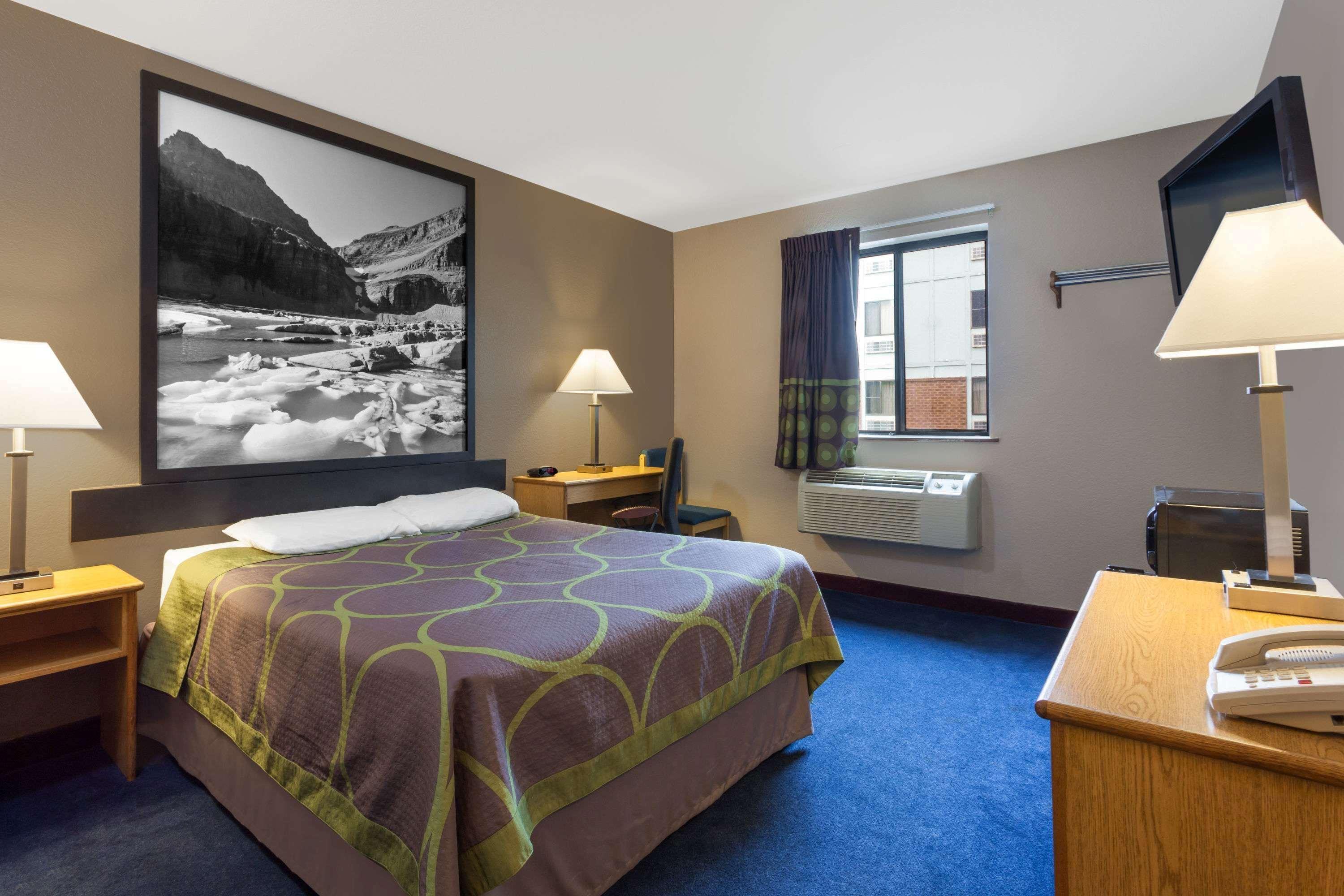 Super 8 By Wyndham Helena Motel Bagian luar foto