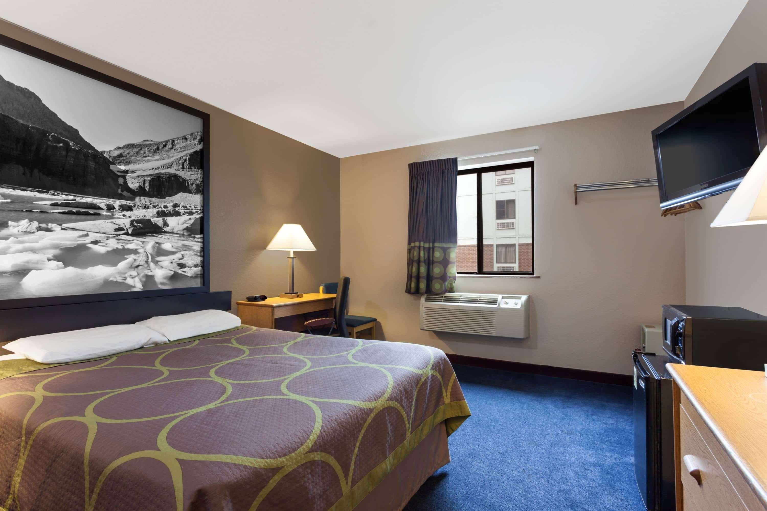 Super 8 By Wyndham Helena Motel Bagian luar foto