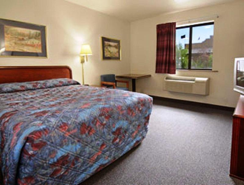 Super 8 By Wyndham Helena Motel Bagian luar foto