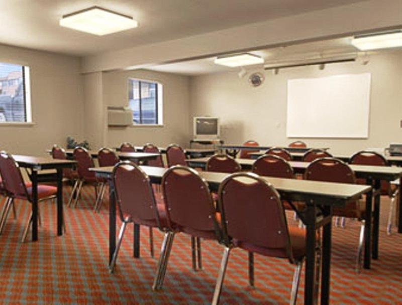 Super 8 By Wyndham Helena Motel Bagian luar foto