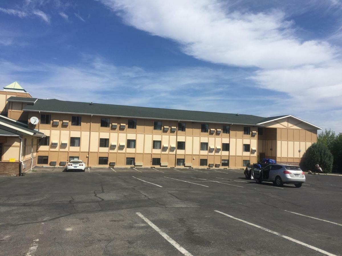 Super 8 By Wyndham Helena Motel Bagian luar foto